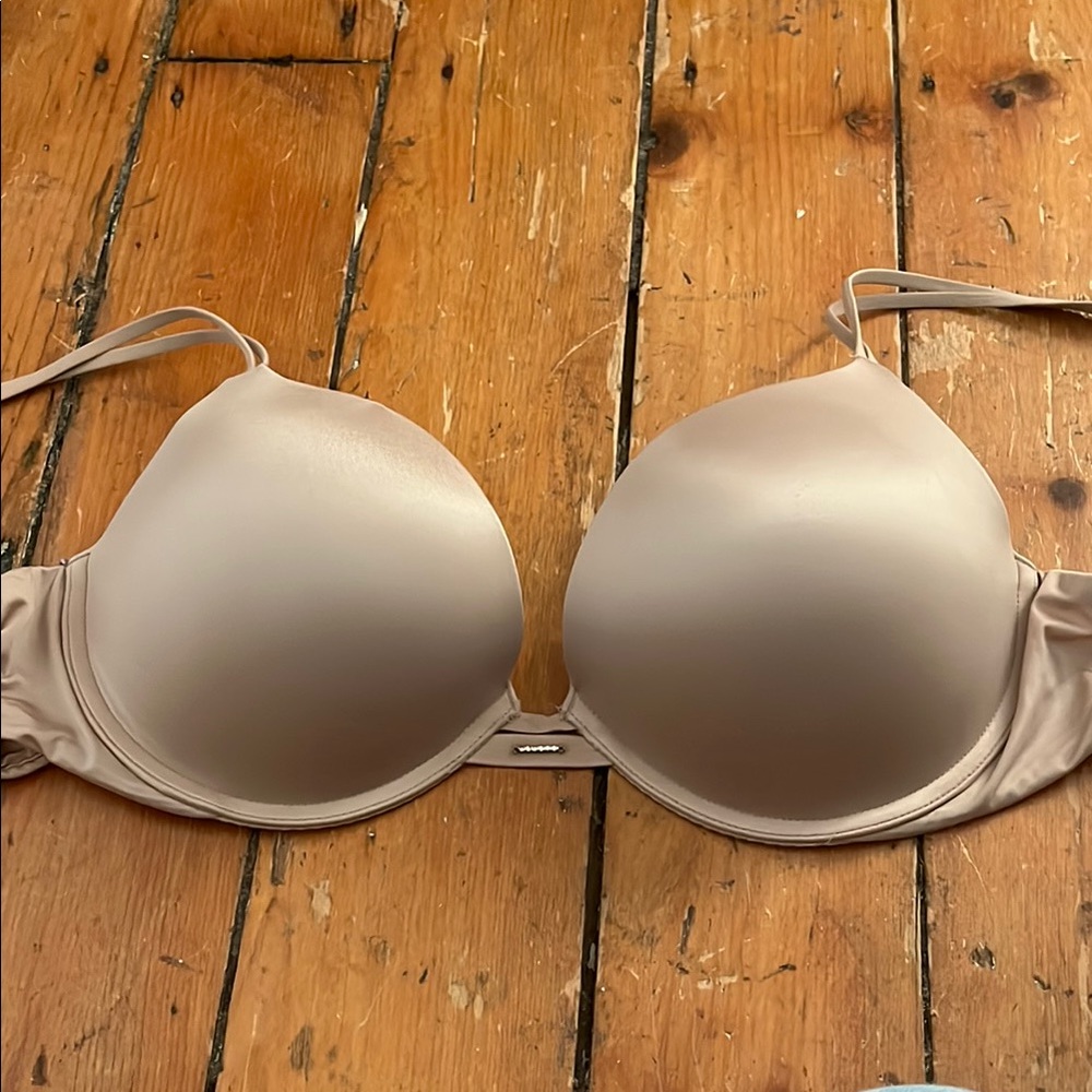Victoria secret very sexy push up bra size 32DDD